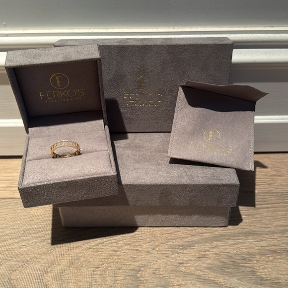 Ferkos 18k custom diamond ring - Picture 2 of 2